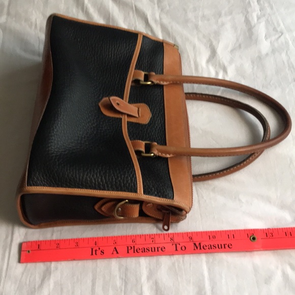 ❗️SOLD❗️Dooney and Bourke Black/Tan Leather Shoulder Carry Bag Purse - Picture 5 of 8